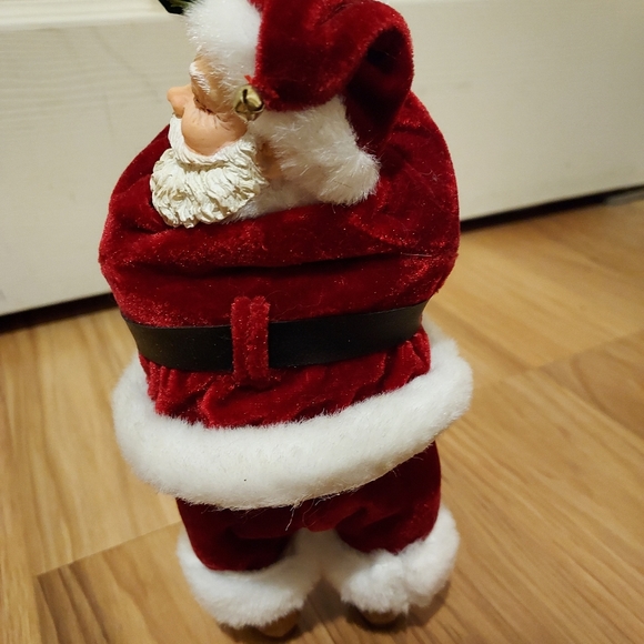 Vintage Hallmark Santa Getting Ready Christmas Eve Decorative Figurine - Picture 5 of 13